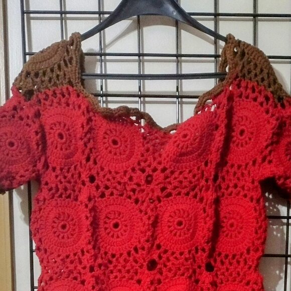 Red and Cinnamon Brown circular pattern dress - Picture 3 of 6